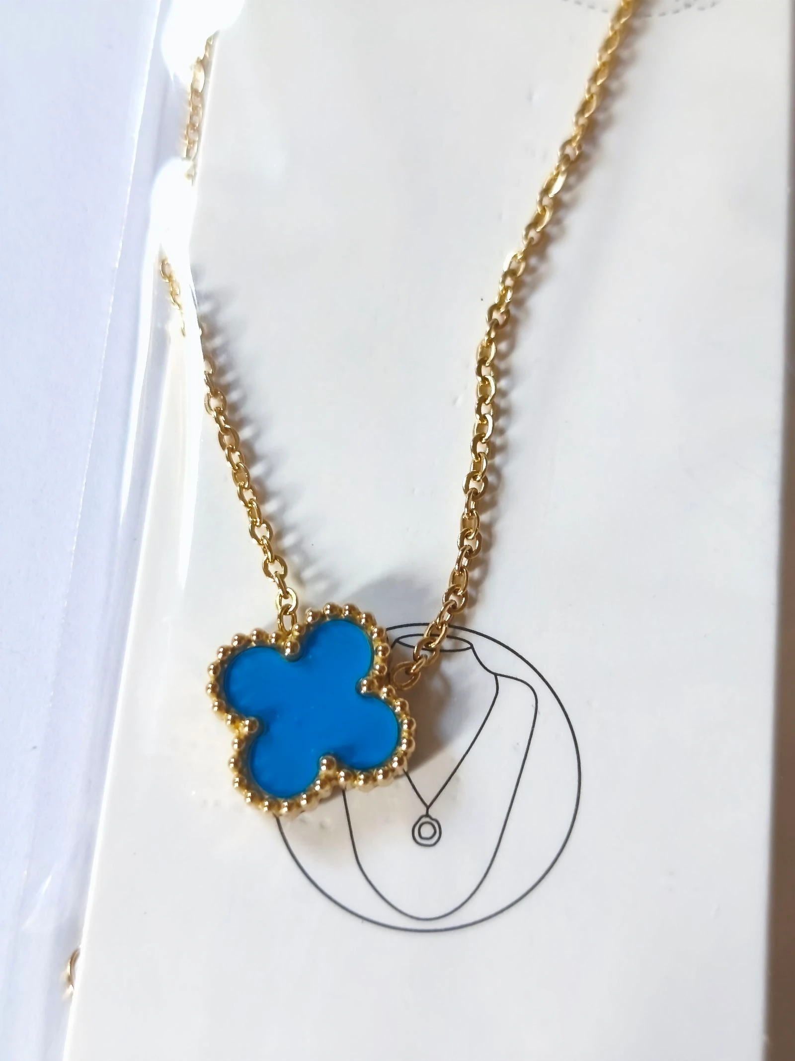 Conjunto de gargantila pulseira e brincos de trevo azul claro com corrente dourada – photo 10